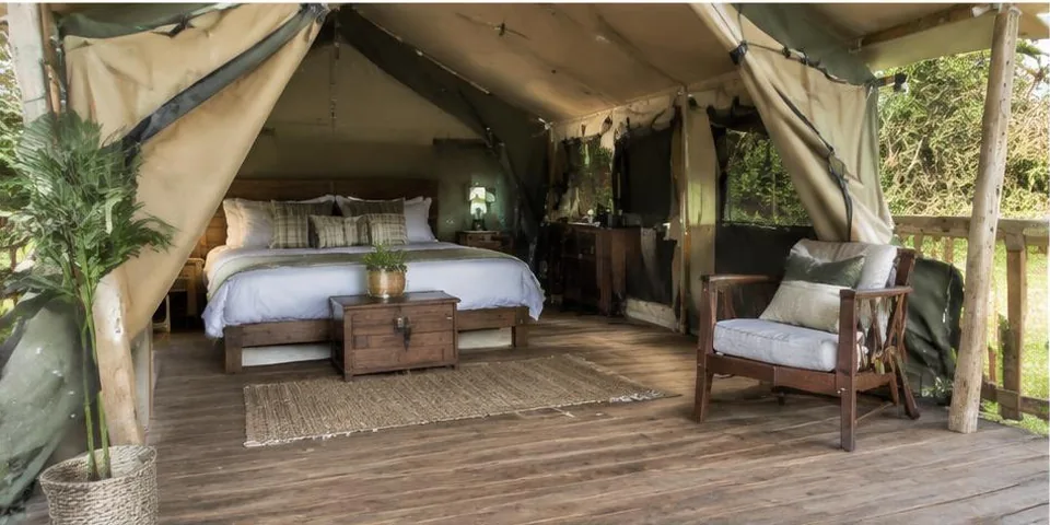 Terras voor een safaritent